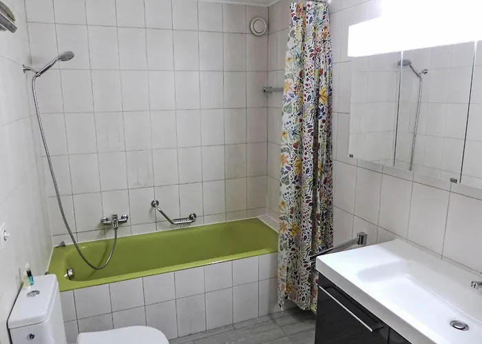 Aglaia By Interhome * 克莱恩 蒙塔纳