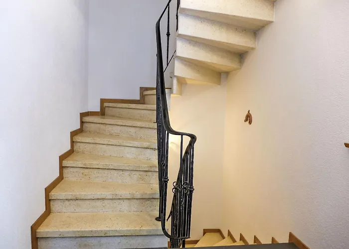 Aglaia By Interhome * 克莱恩 蒙塔纳