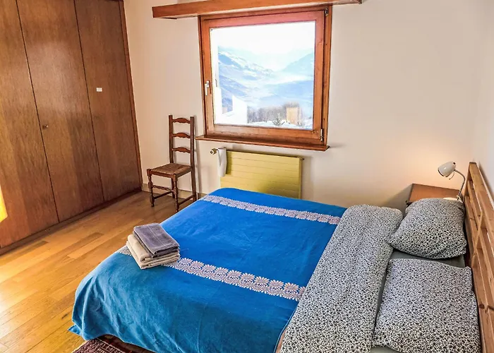 Aglaia By Interhome * 克莱恩 蒙塔纳